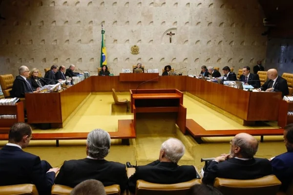 STF suspende análise de redução salarial e de jornada de servidores