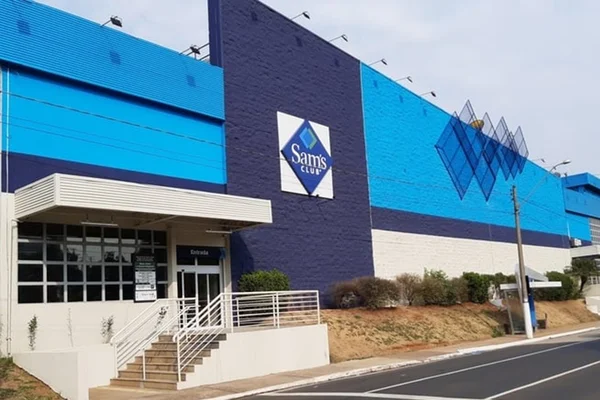 Fachada de uma unidade do Sam's Club - Metrópoles