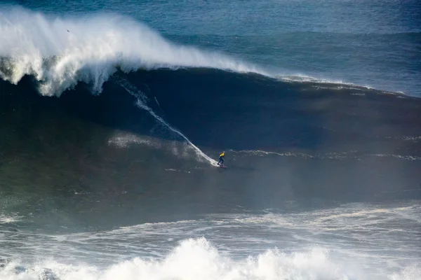 Foto colorida de surf - Metrópoles