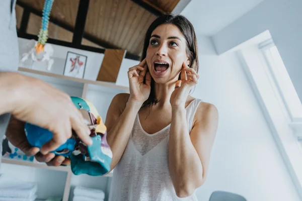 Como identificar se tenho bruxismo? Dentista revela sinais de alerta