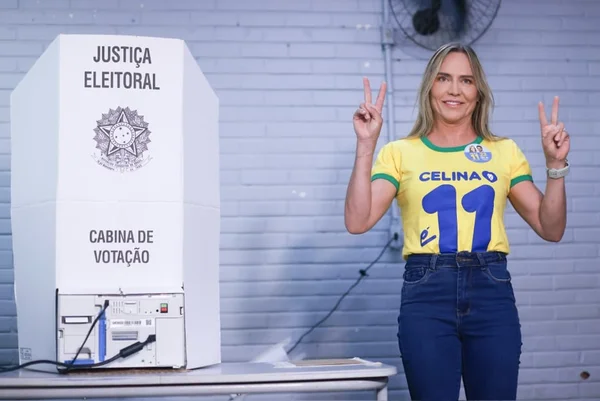Celina Leão vota no Lago Norte