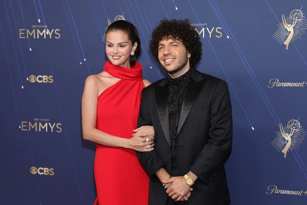 Sogra de Selena Gomez tem casa invadida e se esconde no banheiro - Metrópoles