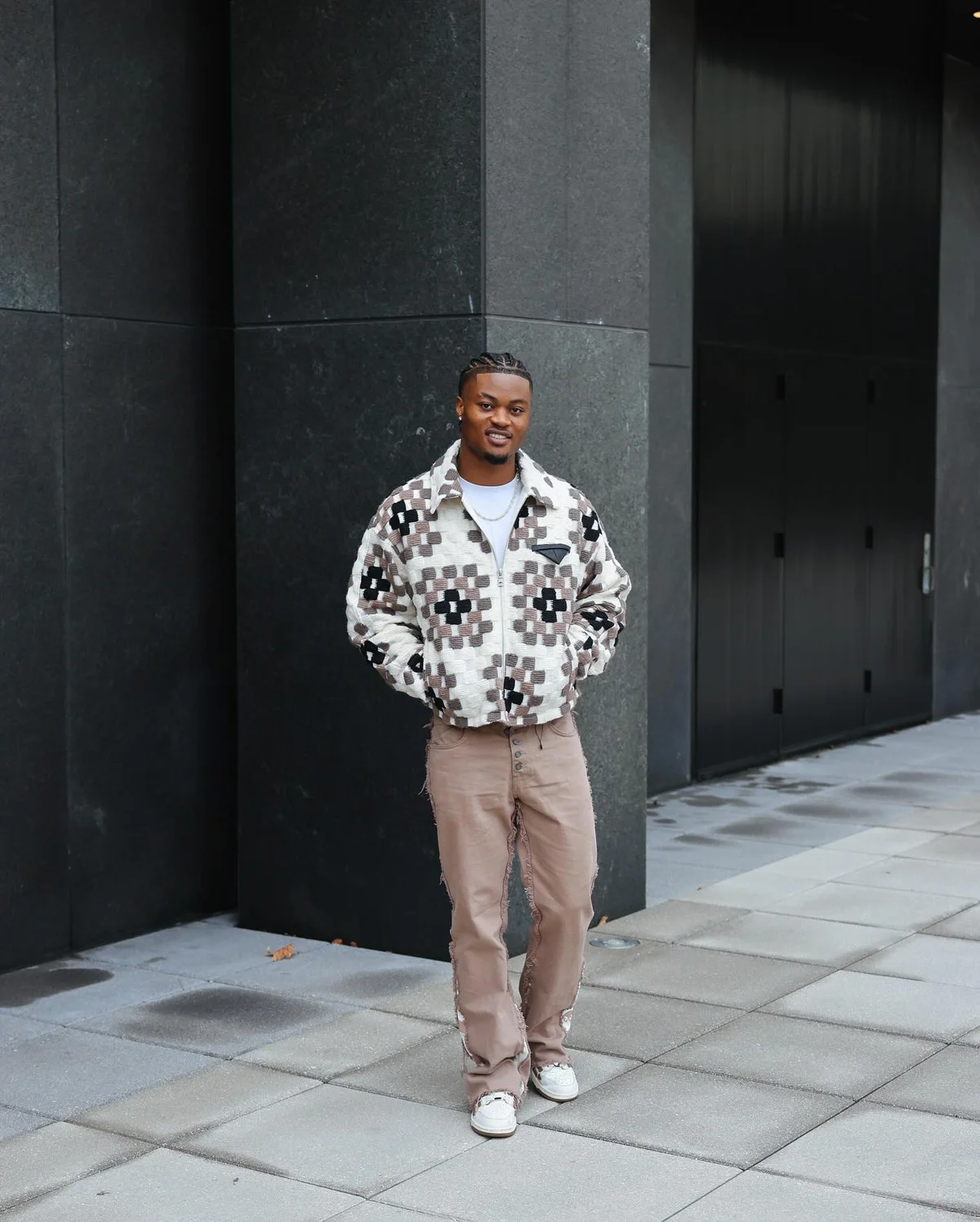 Tendência faz looks simples se destacarem Tendência faz looks simples se destacarem