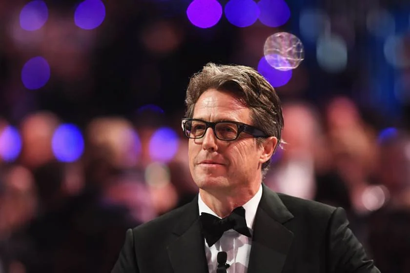O inglês Hugh Grant foi flagrado, em 1995, com a prostituta Divine Brown, em Hollywood. O caso rolou enquanto Hugh era casado com a atriz Elizabeth Hurley. O inglês Hugh Grant foi flagrado, em 1995, com a prostituta Divine Brown, em Hollywood. O caso rolou enquanto Hugh era casado com a atriz Elizabeth Hurley.