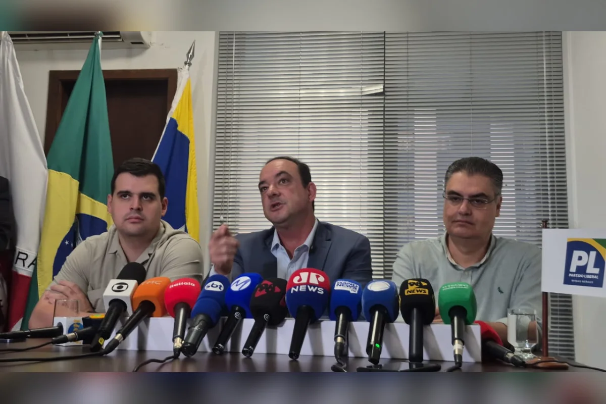 Flávio Roscoe dá coletiva a imprensa mineira Flávio Roscoe dá coletiva a imprensa mineira
