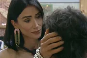 Michelle Barros e Shia não resistem e se beijam após festa Michelle Barros e Shia não resistem e se beijam após festa