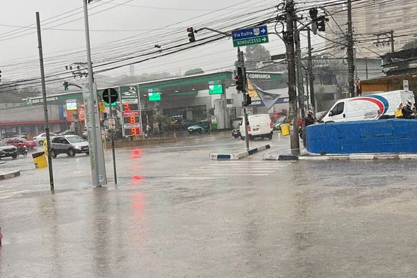 Chuva em Guarulhos, São Paulo - Metrópoles