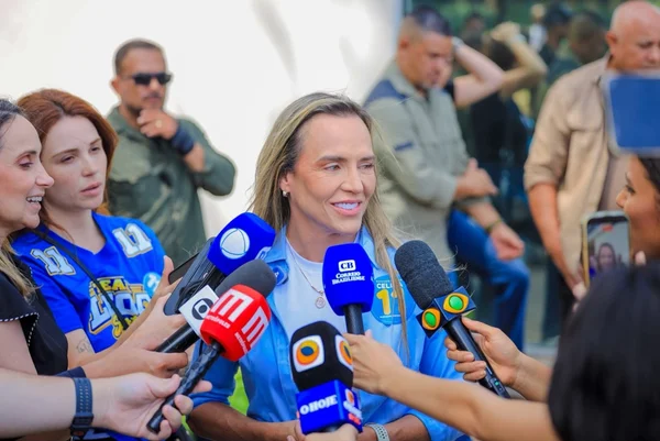 Celina Leão em agenda em Taguatinga