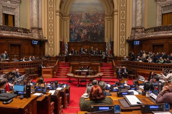 Imagem colorida mostra Câmara dos Deputados do Uruguai - Metrópoles