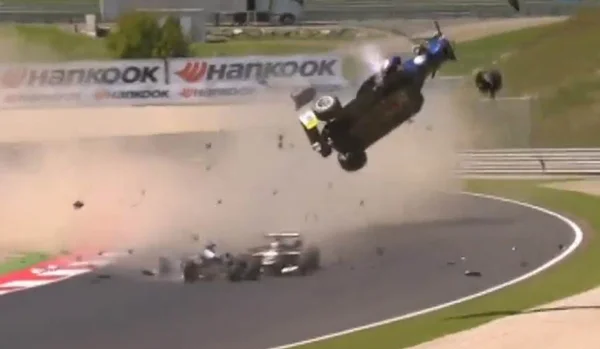 Brasiliense Pedro Piquet se envolve em acidente assustador na Áustria