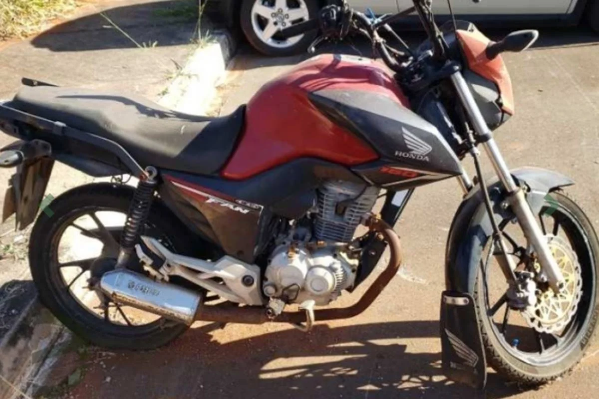 Item Lote 018: Honda CG 160 FAN ESDI Vermelha, modelo/ano: 2016/2016. Lance mínimo (até o momento da publicação): R$ 4,8 mil Item Lote 018: Honda CG 160 FAN ESDI Vermelha, modelo/ano: 2016/2016. Lance mínimo (até o momento da publicação): R$ 4,8 mil