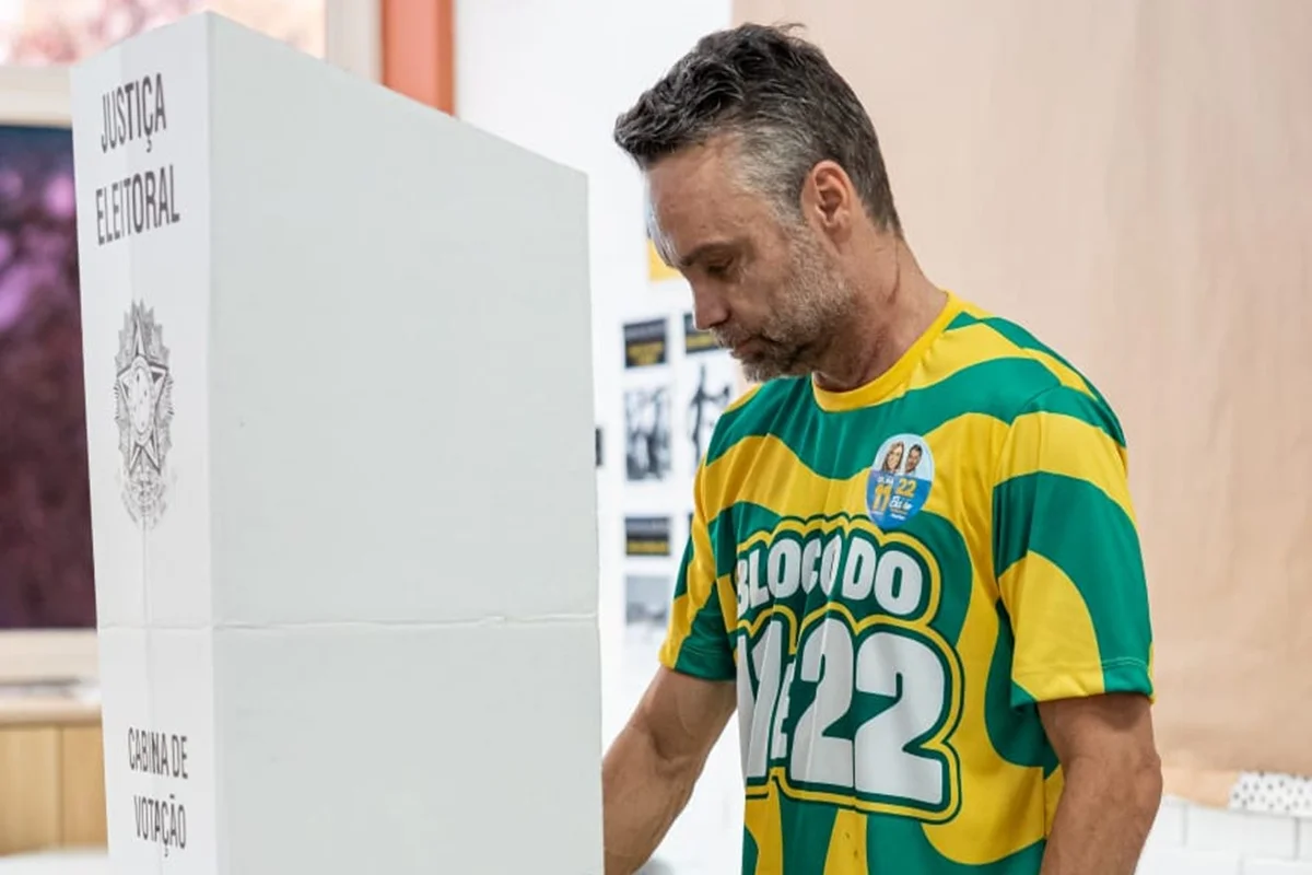 Gustavo Rocha vota no Lago Norte Gustavo Rocha vota no Lago Norte