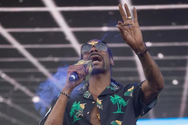 Snoop Dogg zoa T.I. por hábito de checar hímen da filha