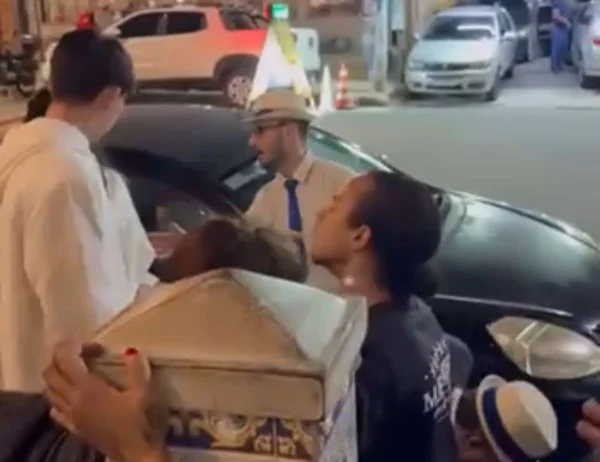 Mulher denuncia ter sido agredida por seguranças de bar