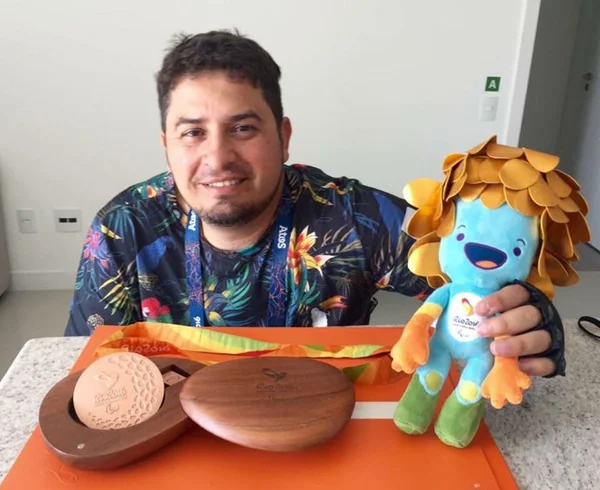 Atleta do DF, Aloísio Lima tem medalha paralímpica furtada dentro de casa