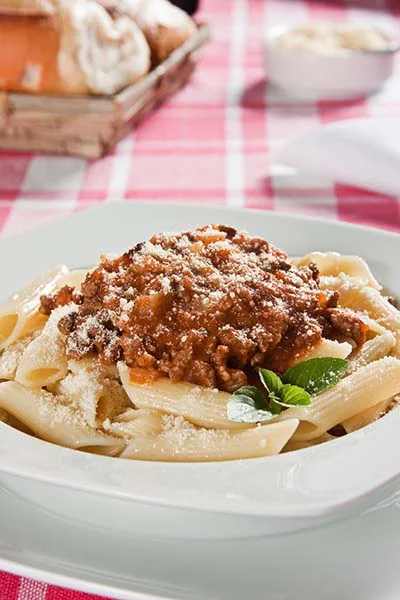 <strong>Molho bolonhesa: </strong>O prato <a href="http://www.metropoles.com/gastronomia/comer/sete-comidas-italianas-que-so-existem-no-brasil" target="_blank">ítalo-brasileiro</a> também faz sucesso na rede social. Afinal, nada mais gostoso que um bom macarrão à bolonhesa! Veja a <a href="http://melepimenta.com/2017/05/molho-a-bolonhesa.html" target="_blank">receita</a> <strong>Molho bolonhesa: </strong>O prato <a href="http://www.metropoles.com/gastronomia/comer/sete-comidas-italianas-que-so-existem-no-brasil" target="_blank">ítalo-brasileiro</a> também faz sucesso na rede social. Afinal, nada mais gostoso que um bom macarrão à bolonhesa! Veja a <a href="http://melepimenta.com/2017/05/molho-a-bolonhesa.html" target="_blank">receita</a>