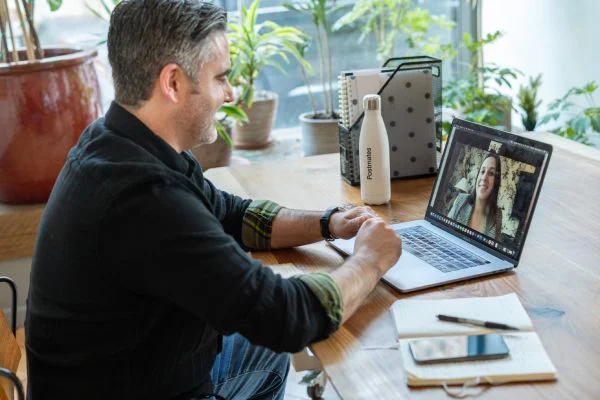 Tecnologia é aliada da comunicação e ferramenta essencial nas agências