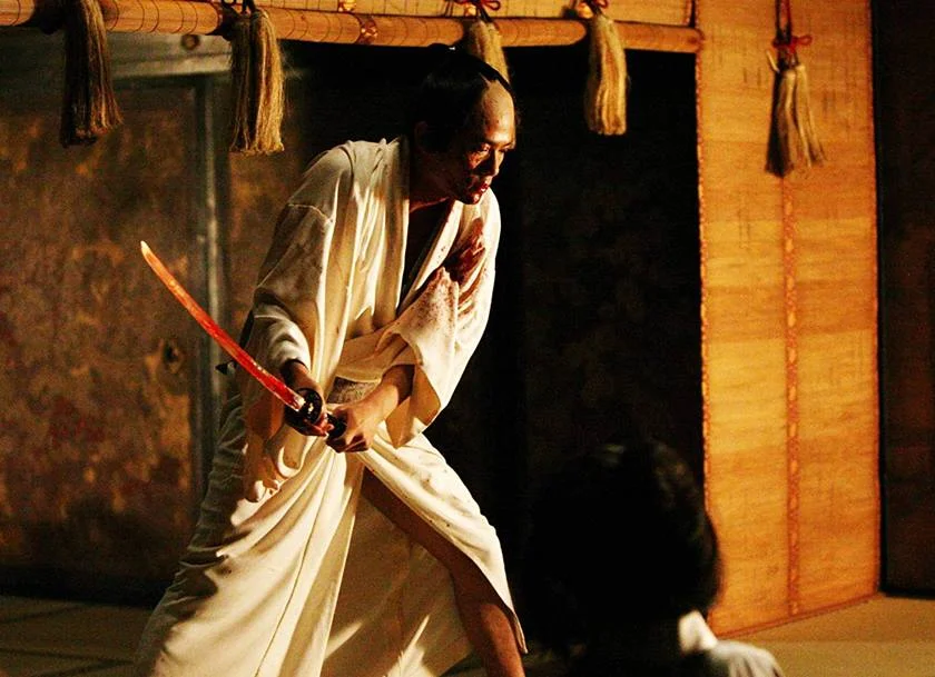 <b>13 Assassinos (2010)</b>, de Takashi Miike. No Japão feudal, o diretor de Ichi: O Assassino (2002) e Audição (1999) narra a missão suicida de um grupo de samurais contratados para derrotar um criminoso virulento e opressor <b>13 Assassinos (2010)</b>, de Takashi Miike. No Japão feudal, o diretor de Ichi: O Assassino (2002) e Audição (1999) narra a missão suicida de um grupo de samurais contratados para derrotar um criminoso virulento e opressor