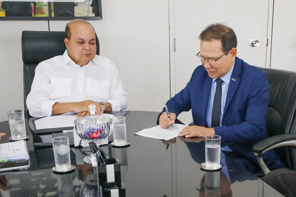 Ibaneis empossa Nelson Souza como novo presidente do BRB
