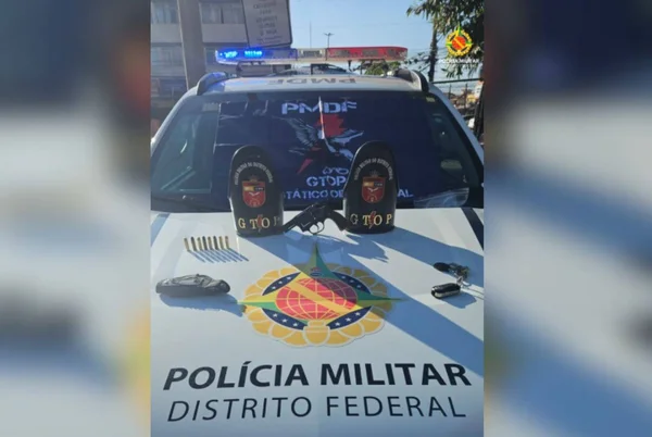 Um desentendimento financeiro entre pai e filha quase termina em tragédia na tarde desta segunda-feira (8/7). Segundo a Polícia Militar do Distrito Federal (PMDF), o homem de 65 anos tentou balear a própria filha na frente de casa, na QSC 19, conjunto E, Taguatinga.