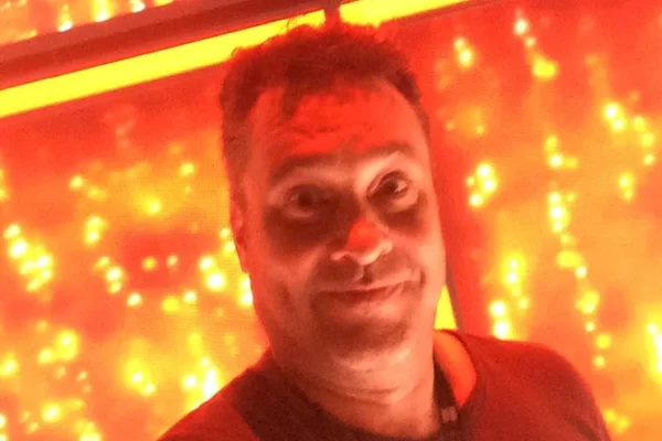 Ex-Trem da Alegria fala sobre relação com o filho trans de 8 anos