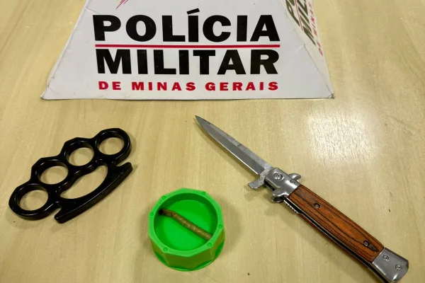 Objeto usados pelos adolescentes durante evento em escola