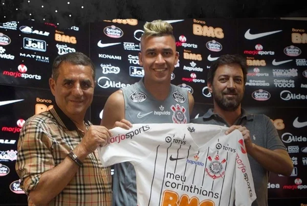 Cantillo troca de número na camisa e diretor diz: “24 aqui não”
