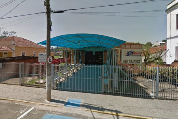 Casal e genro encontrados mortos dentro de casa são velados em Agudos