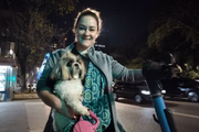 Paloma Vieira, com a cachorrinha Charlote