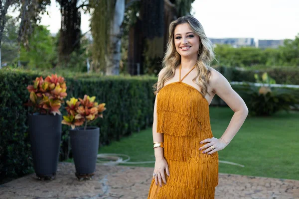 Noite árabe: Carol Kalil comemora novo ano entre amigas
