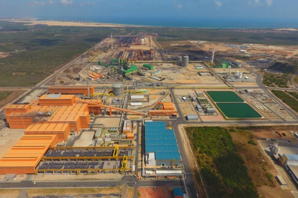 A Posco Engenharia e Construção do Brasil foi criada especificamente para atuar nas obras da Companhia Siderúrgica do Pecém (CSP), instalada no Complexo Industrial e Portuário do Pecém, em São Gonçalo do Amarante, no Ceará.