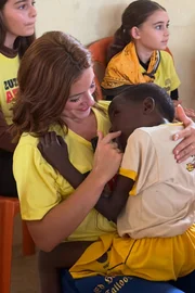 Nathalia Valente em missão humanitária na África. Nathalia Valente em missão humanitária na África.