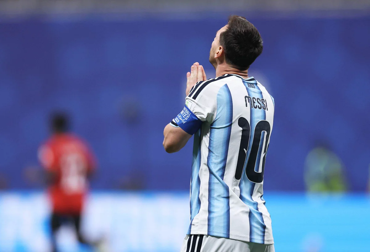 Messi perde pênalti contra o Egito Messi perde pênalti contra o Egito