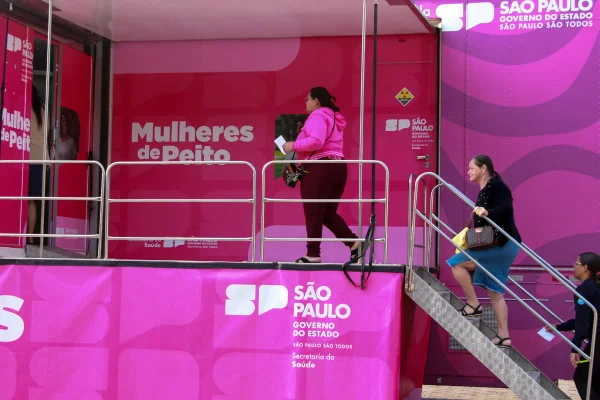 Região metropolitana de SP recebe carreata com mamografia de graça