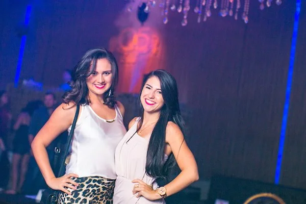 Irmãs Constantino surpreendem a matriarca Áurea em seu aniversário