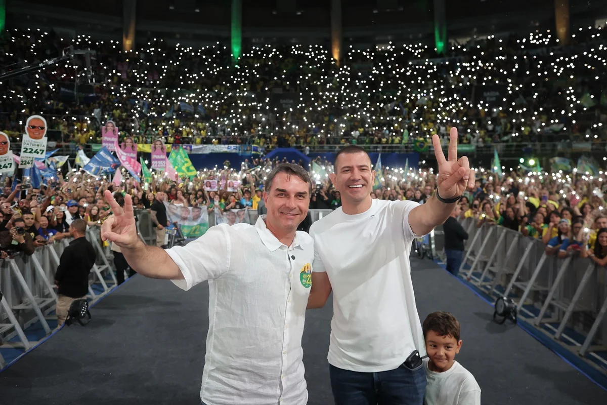 Flávio Bolsonaro (PL) e Douglas Ruas (PL-RJ) Flávio Bolsonaro (PL) e Douglas Ruas (PL-RJ)