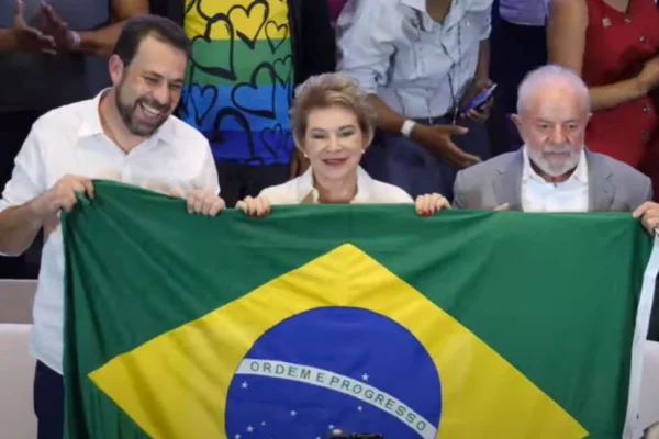 O deputado federal Guilherme Boulos, a ex-prefeita Marta Suplicy e o presidente Lula
