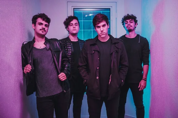 Banda Belga lança videoclipe da música Âmbar