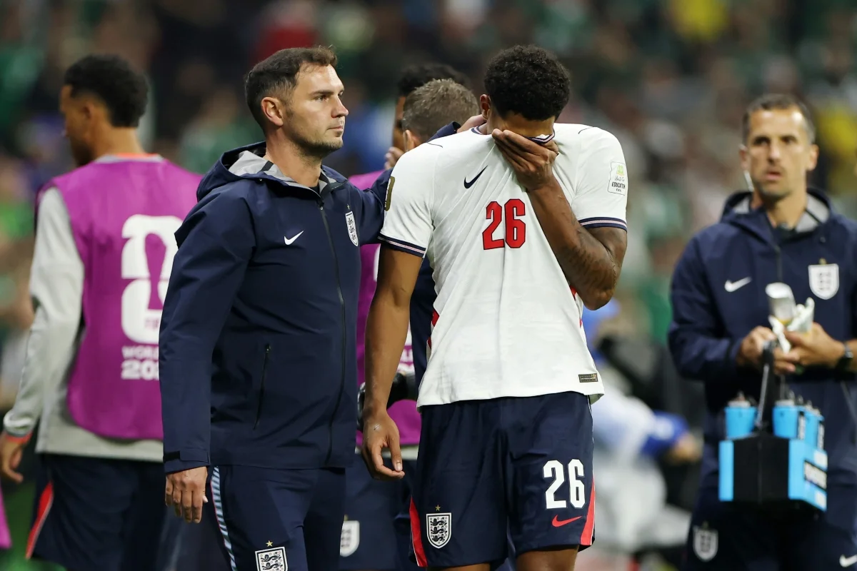 Jarell Quansah foi expulso durante jogo da Inglaterra contra o México pela Copa do Mundo Jarell Quansah foi expulso durante jogo da Inglaterra contra o México pela Copa do Mundo