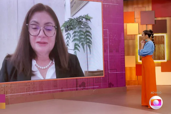 Patrícia Poeta consola Erbena Costa no Encontro - Metrópoles