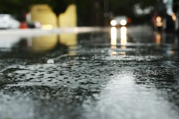 Após dias de calorão, chuva surpreende brasilienses em vários pontos da cidade