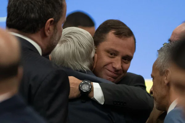 Foto colorida de Mauro Cid no STF - Metrópoles
