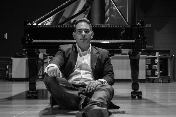 Pianista de Sobradinho traz à luz canções inéditas de Claudio Santoro