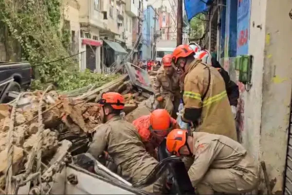 Imagem colorida, Entenda dinâmica do desabamento de casarão que provocou morte no Rio - Metrópoles