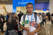O ingresso para conseguir vaga no programa foi através de um processo seletivo onde aproximadamente 300 alunos participaram. O ingresso para conseguir vaga no programa foi através de um processo seletivo onde aproximadamente 300 alunos participaram.