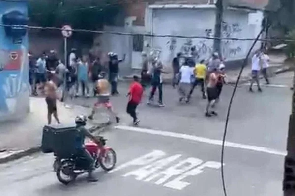 Torcedores brigam em MG