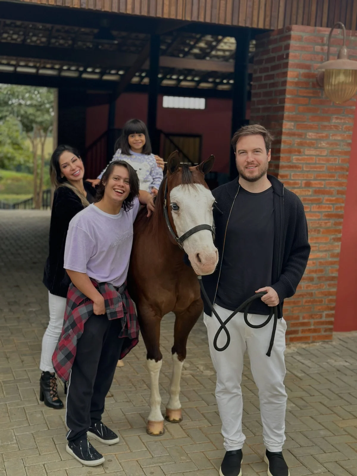 Thiago Nigro, Maira Cardi e os filhos da ex-BBB Thiago Nigro, Maira Cardi e os filhos da ex-BBB