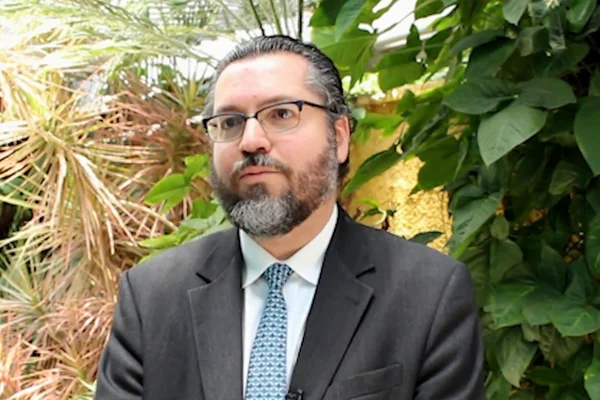 Bolsonaro anuncia Ernesto Araújo para comandar Relações Exteriores