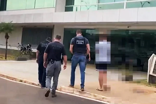 Jovem preso por divulgar nudes de ex