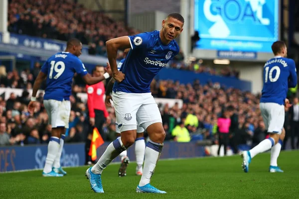 Richarlison marca, Everton supera o Chelsea e se recupera